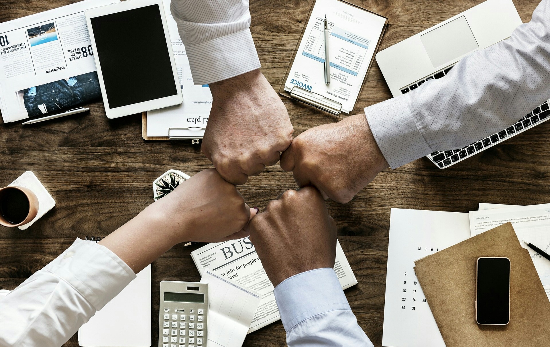 Ditch the Hour-Long Meeting: How to Run a Daily Huddle That Actually Works in 30 Minutes